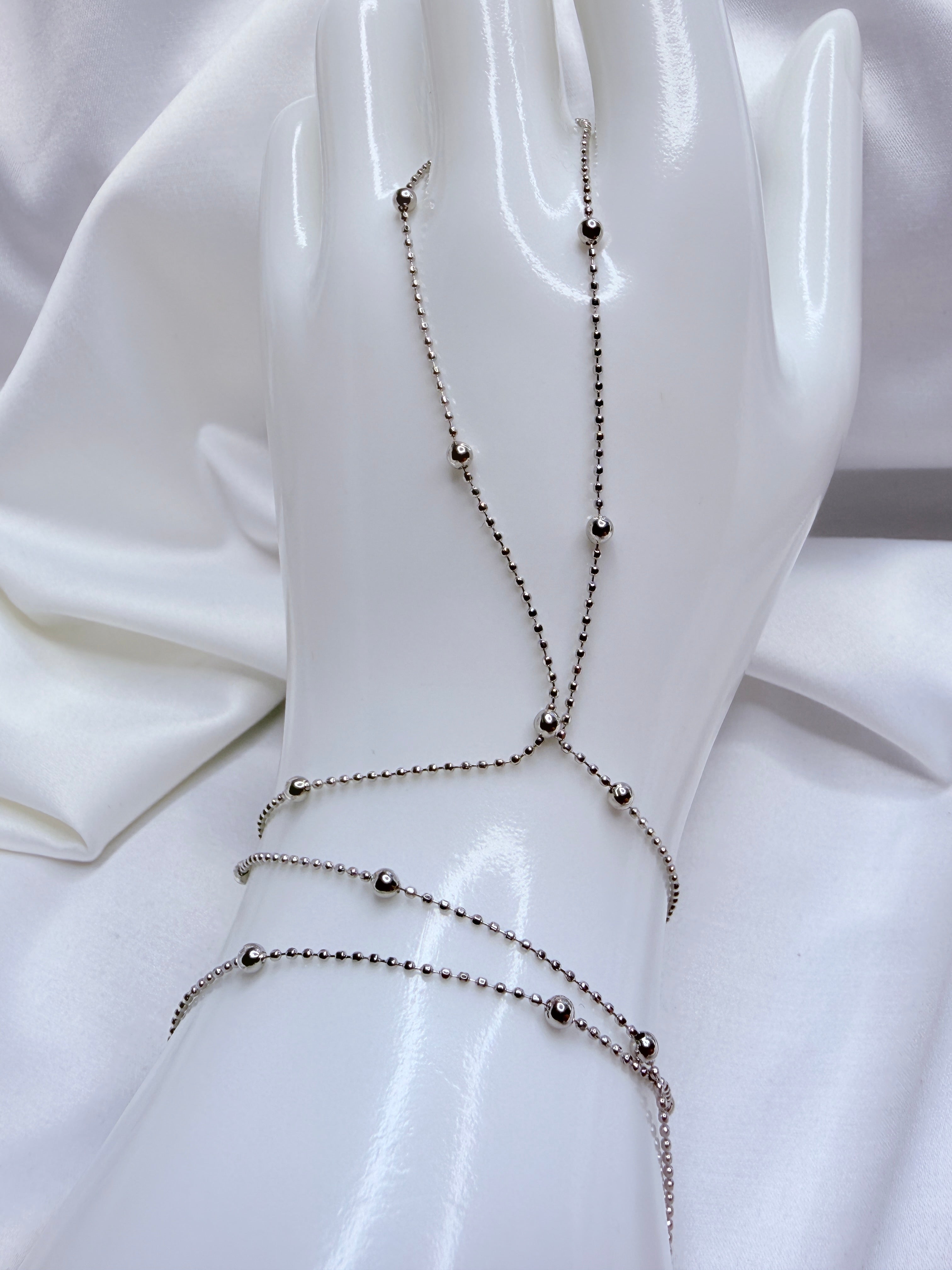 Stielvolle Handkette Elisha aus Edelstahl